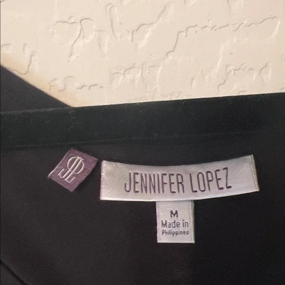 Jennifer Lopez Black Cold Shoulder top - Picture 2 of 4